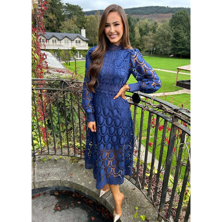 NOA™ – Midi-Spitzenkleid aus zarter Spitze