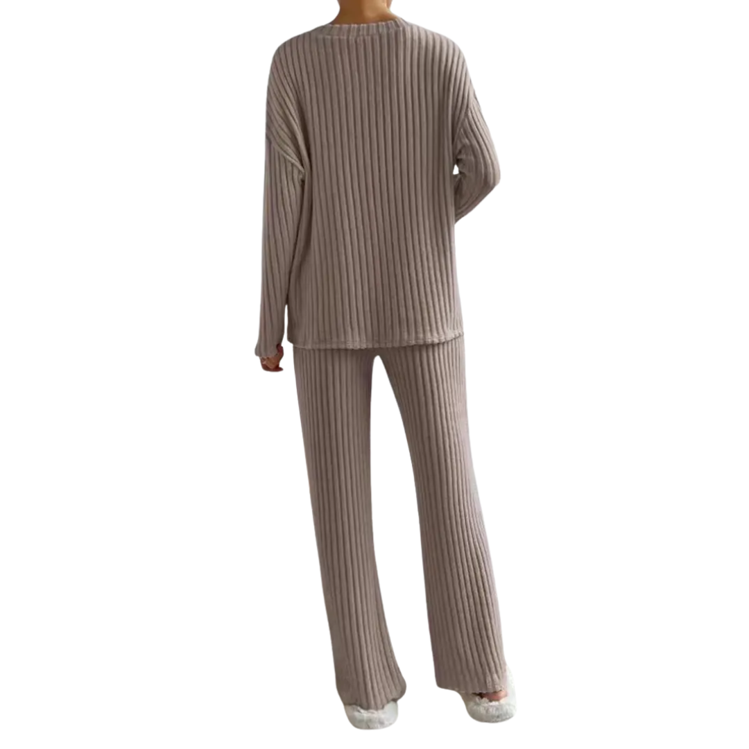CORALEE™ – Kuscheliger Strick-Pyjama mit V-Ausschnitt