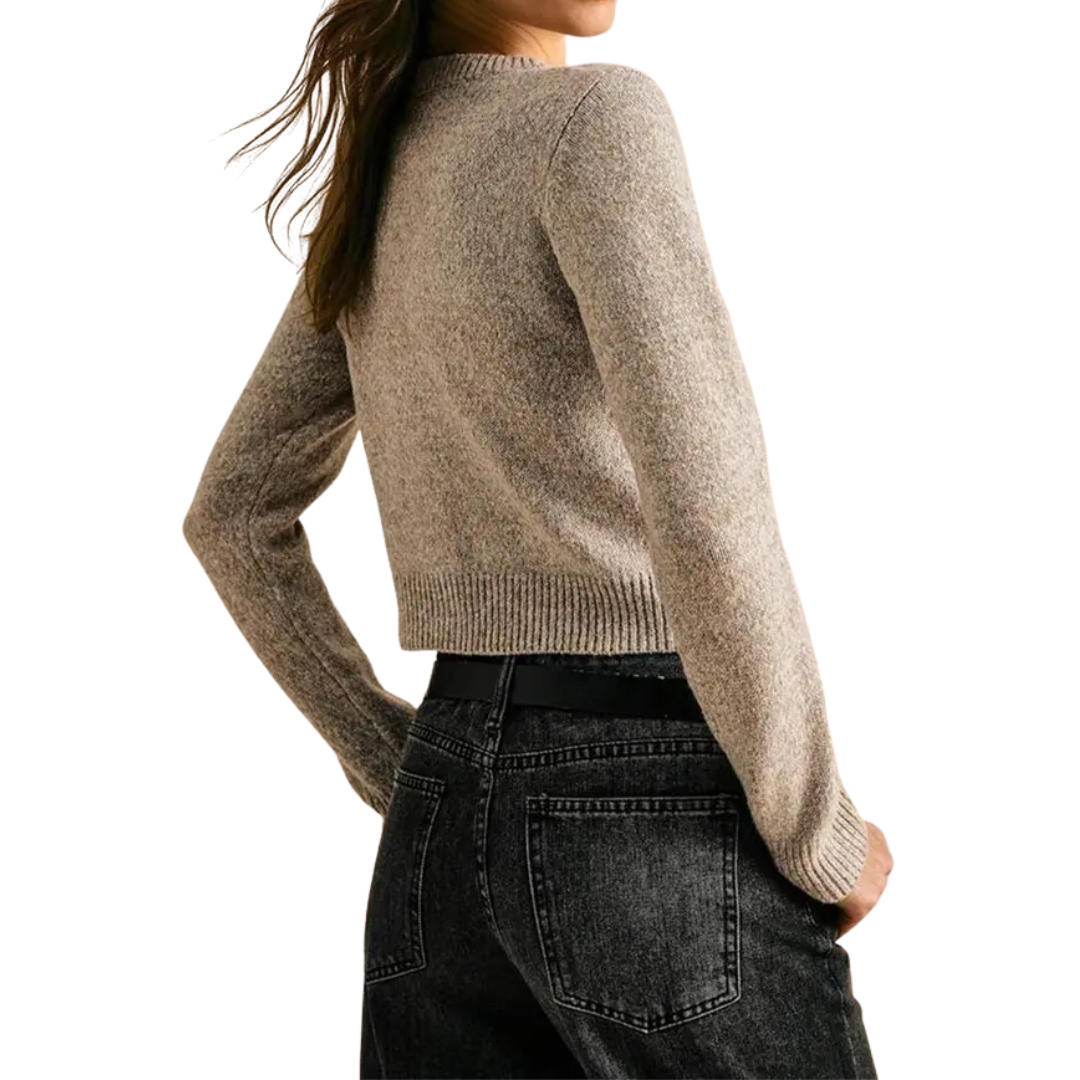 SOLVEIG™ – Kuschelige Strickjacke mit Rippenmuster und Knöpfen