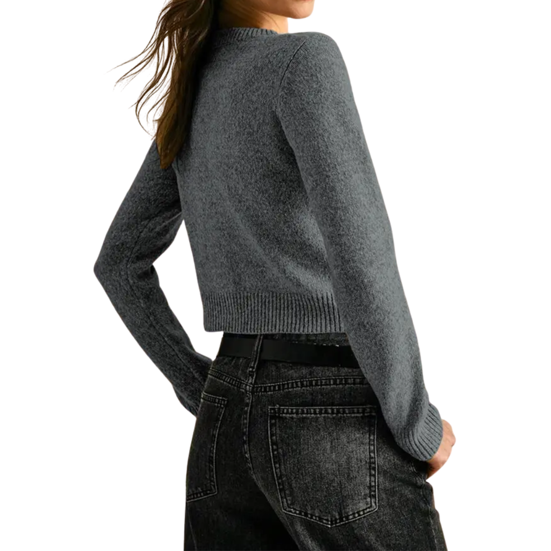 SOLVEIG™ – Kuschelige Strickjacke mit Rippenmuster und Knöpfen