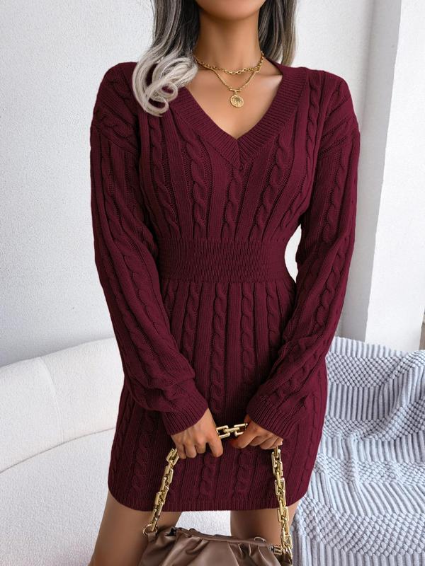 HOLLY™ – Gemütliches langärmeliges V-Ausschnitt-Zopfmuster-Strickkleid