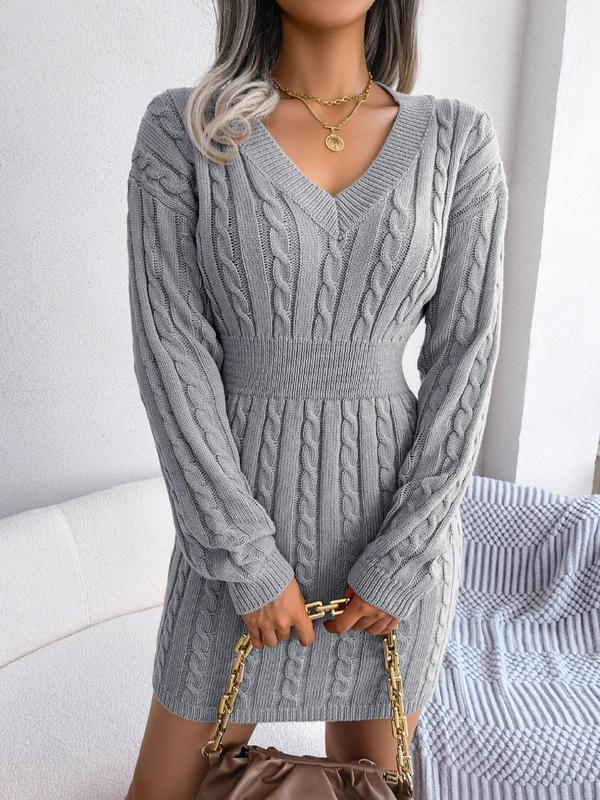 HOLLY™ – Gemütliches langärmeliges V-Ausschnitt-Zopfmuster-Strickkleid