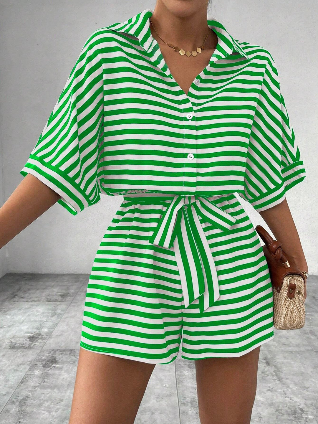 CANDIDA™ – Gestreifter Sommer-Playsuit mit Bindedetail