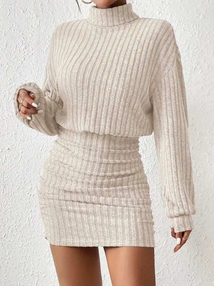POPPY™ – Minimalistisches geripptes Rollkragenkleid