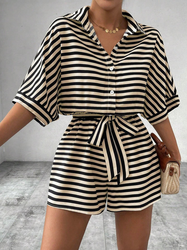 CANDIDA™ – Gestreifter Sommer-Playsuit mit Bindedetail