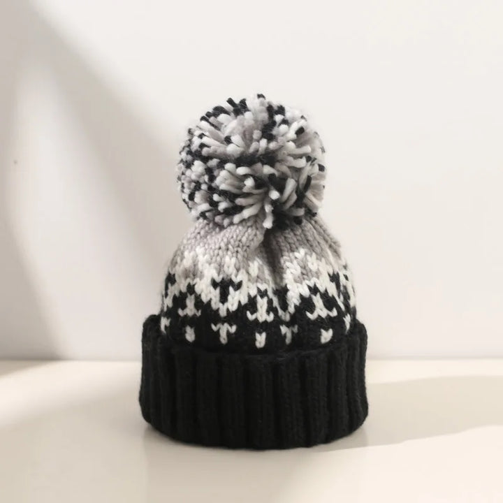 TAMARA™– Gemütliche Schneeflocken-Pomponmütze