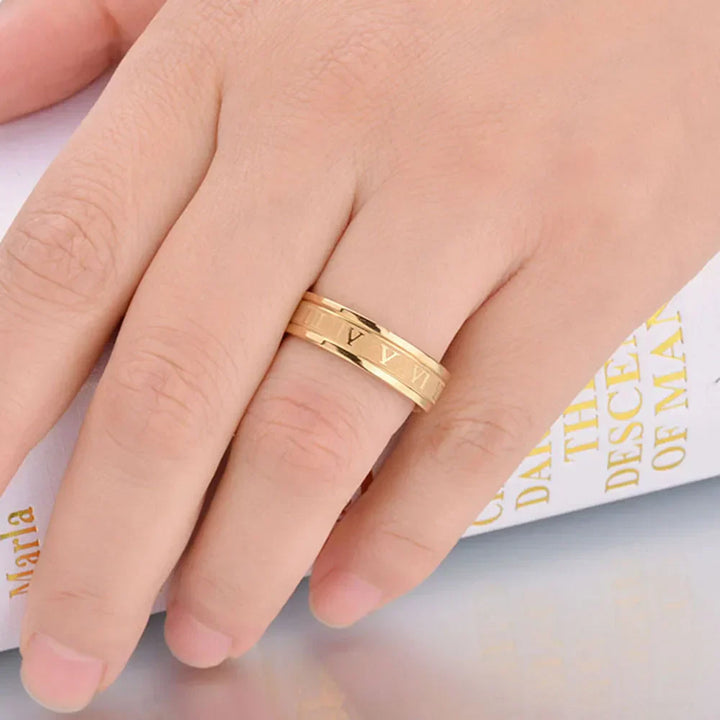 NOELLE™ – Moderner Ring mit römischen Ziffern