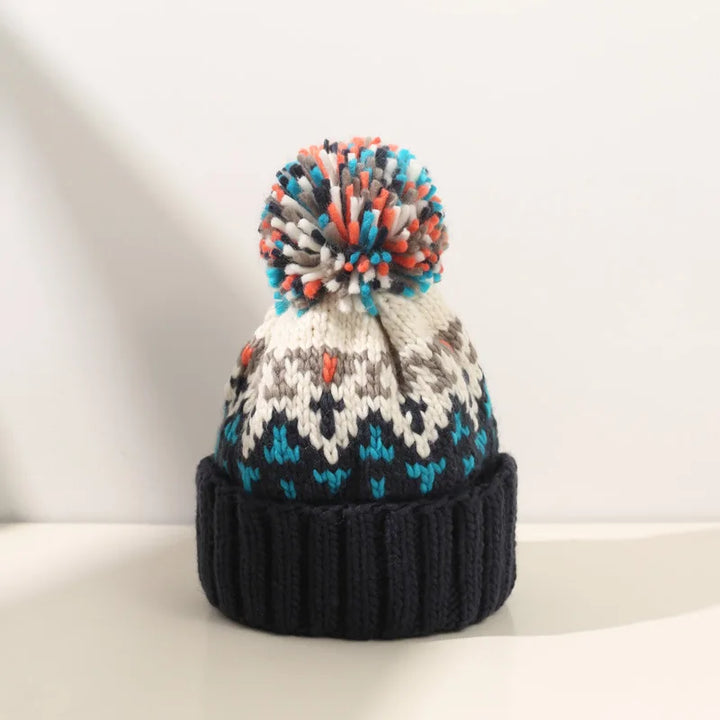 TAMARA™– Gemütliche Schneeflocken-Pomponmütze