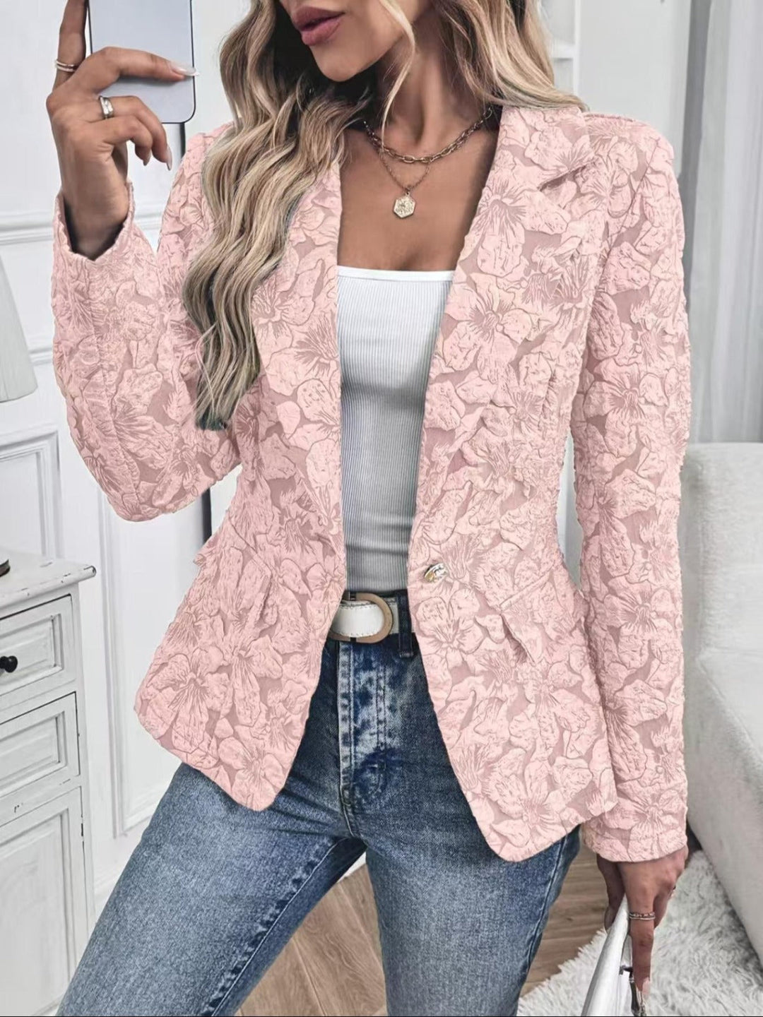 Taillierter Damenblazer aus Paisley-Jacquard