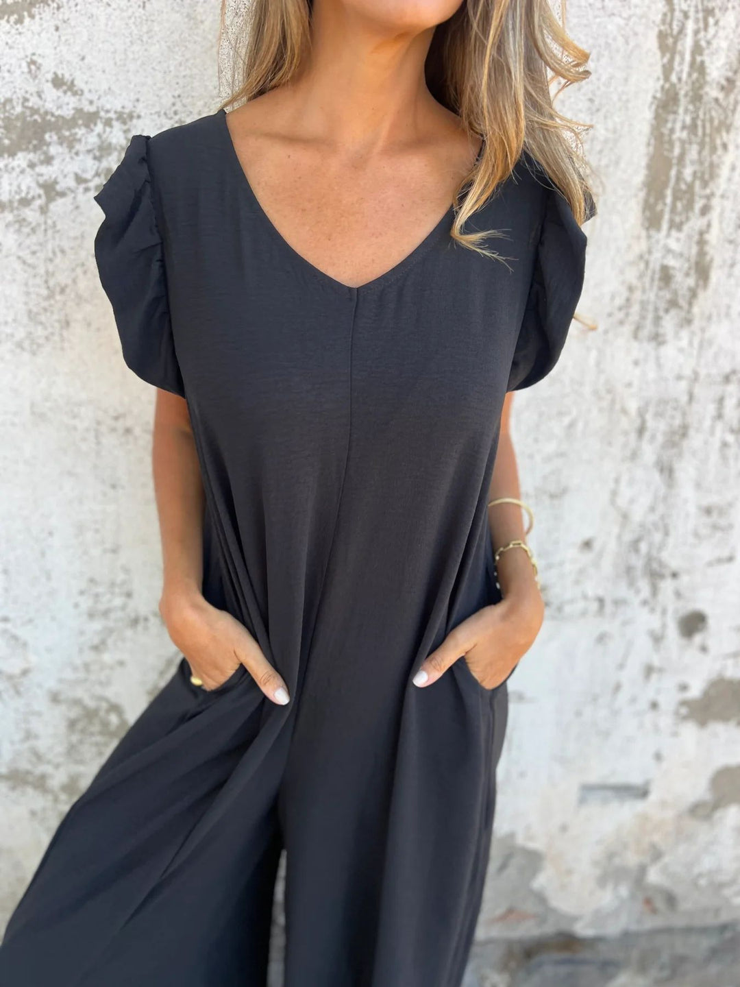 CASSANDRA™ - Trendiger V-Ausschnitt Jumpsuit