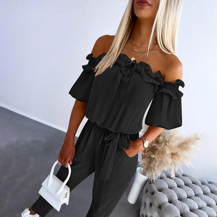 CAMILA™ – Eleganter schulterfreier Jumpsuit mit Rüschen und Bindegürtel