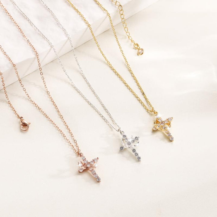 CLARISSE™ – Klassische Kreuz & Krone Halskette