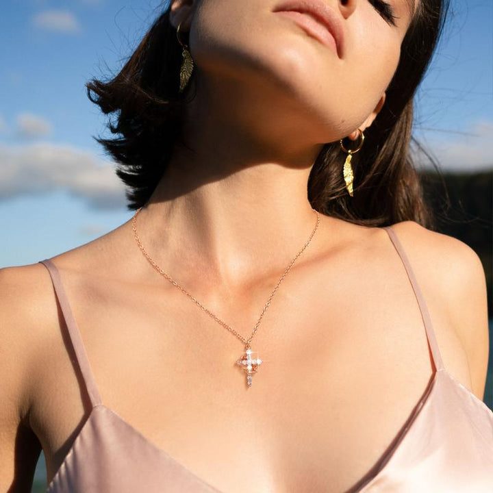 CLARISSE™ – Klassische Kreuz & Krone Halskette