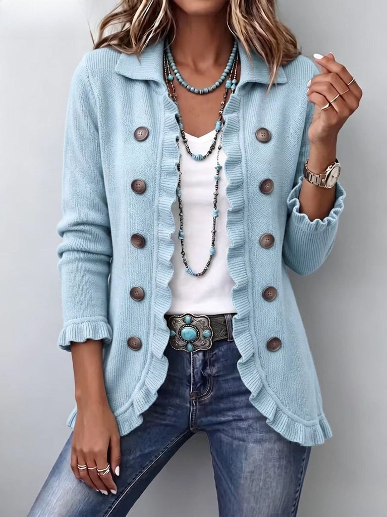 Pia | Gerippte Strickjacke in Puderblau mit Volants