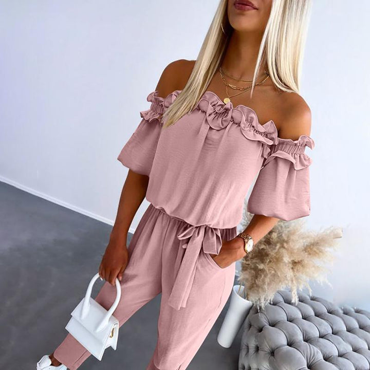 CAMILA™ – Eleganter schulterfreier Jumpsuit mit Rüschen und Bindegürtel